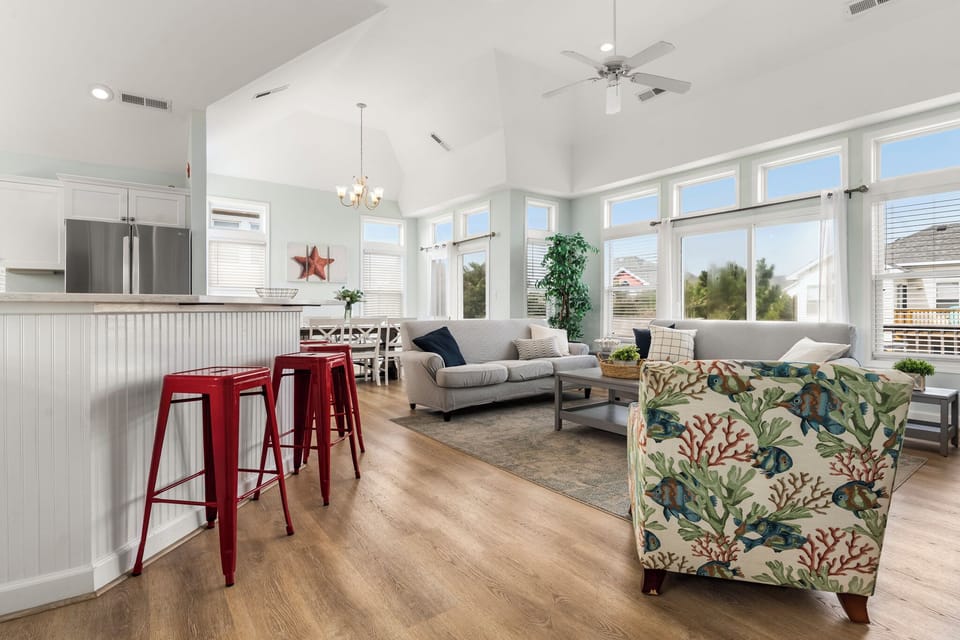 OSO55: The Red Starfish Retreat | Top Level Living Area