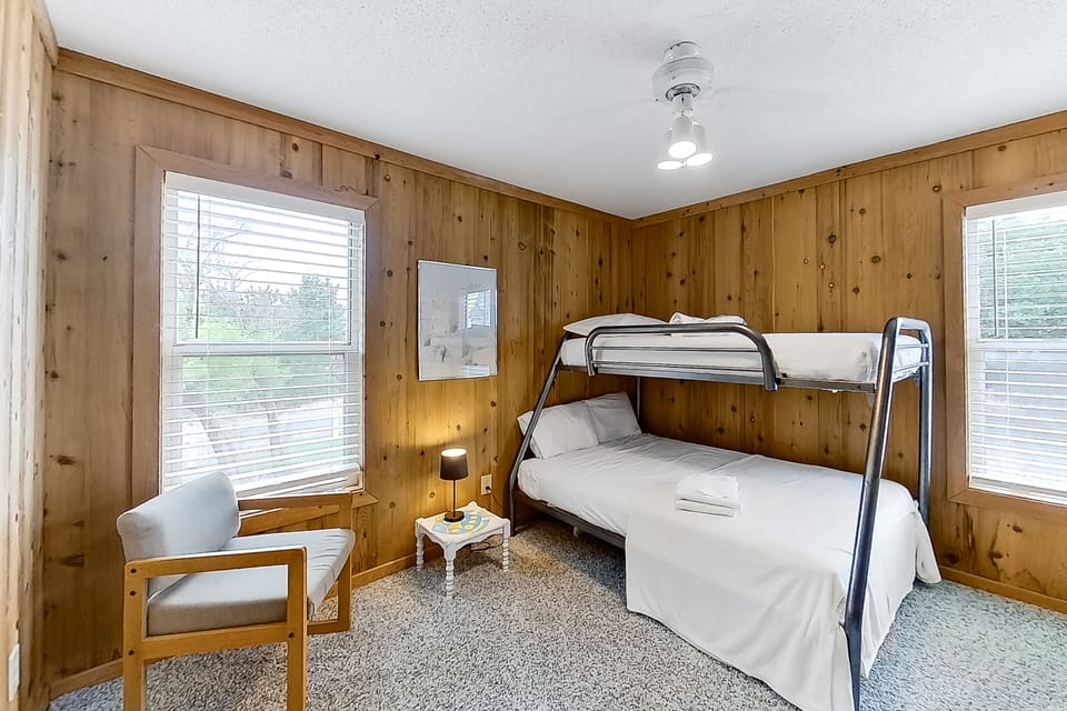 ISB1: Loisstorm | Bunkbed Room