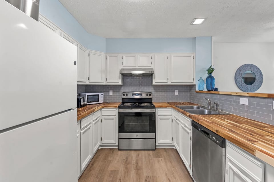 OSF27: Bammer's Beach Spot | Kitchen
