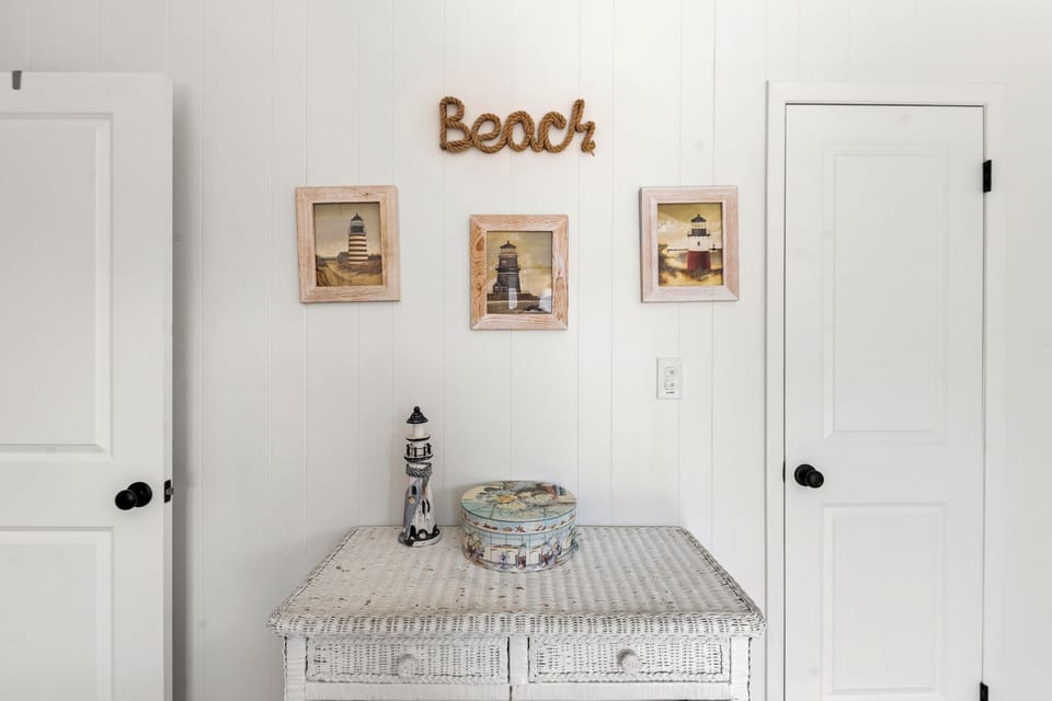 OSL06: Tiki Time | Top Level Bedroom 1