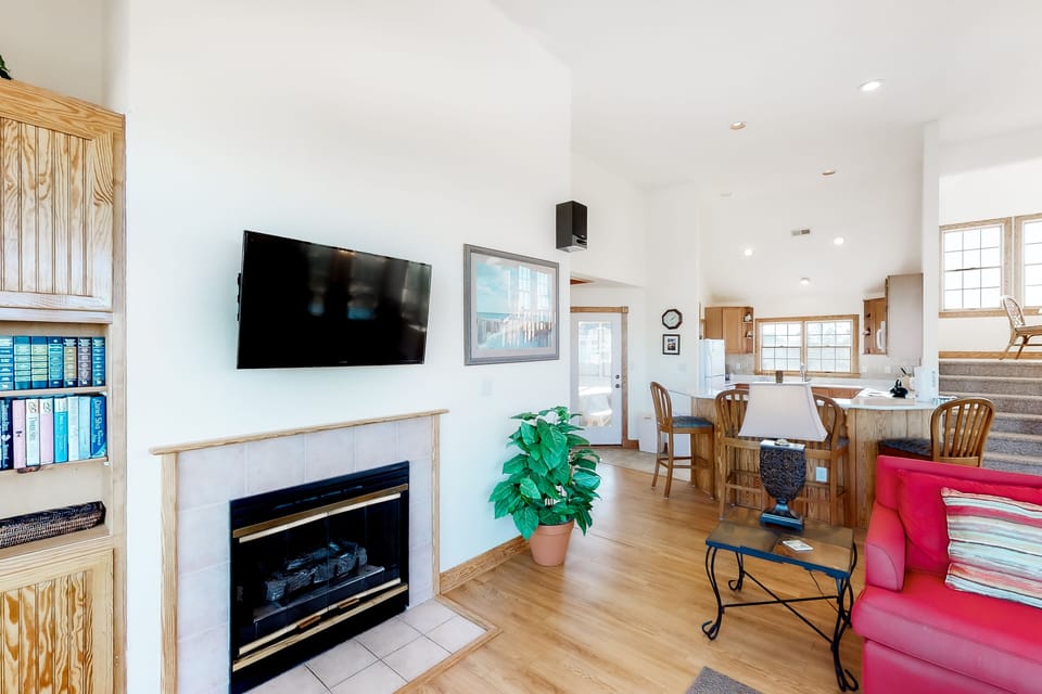 PI36: Palm Pines | Top Level Living Area