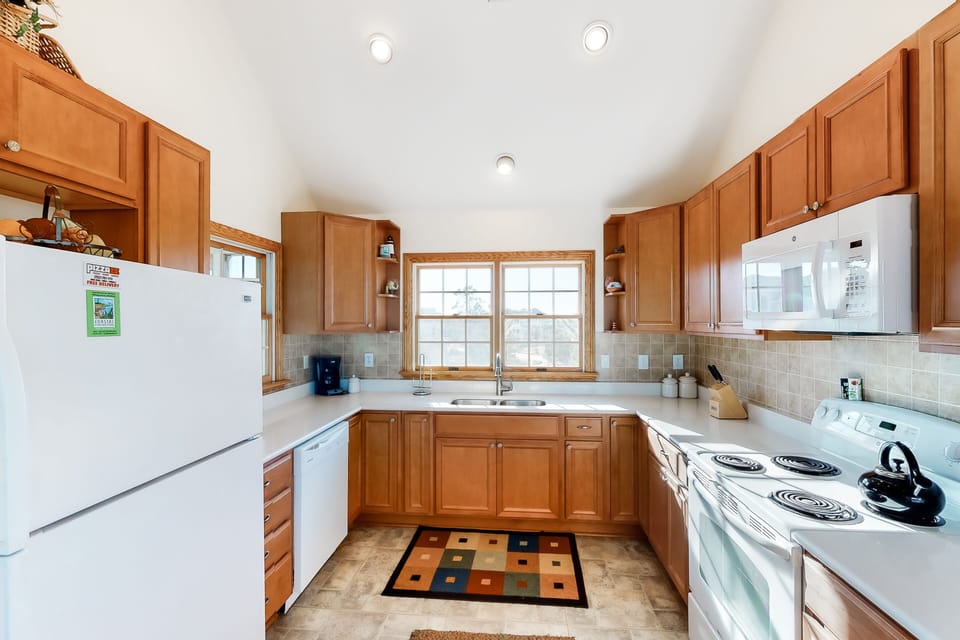 PI36: Palm Pines | Top Level Kitchenv