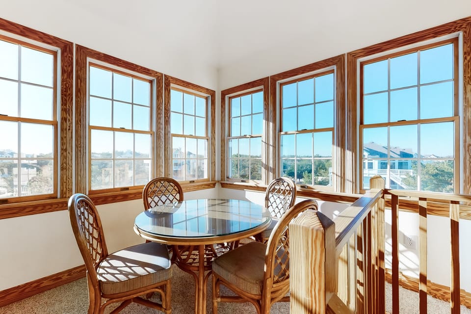 PI36: Palm Pines | Top Level Dining Area