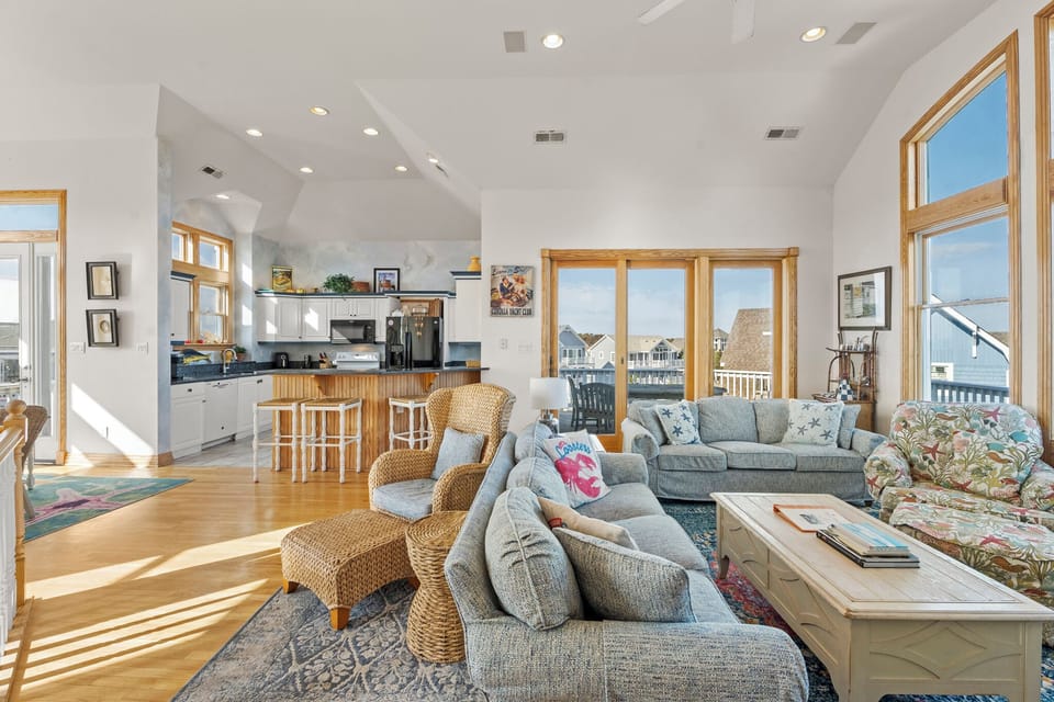 VOH02: Jewel of the Deep | Top Level Living Area