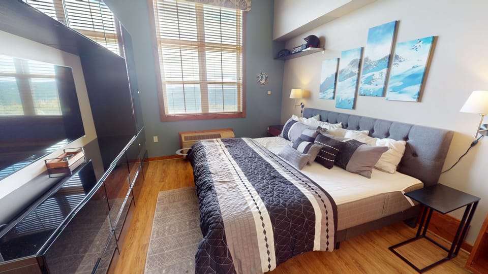 Indoors, Home Decor, Furniture, Lamp, Bed