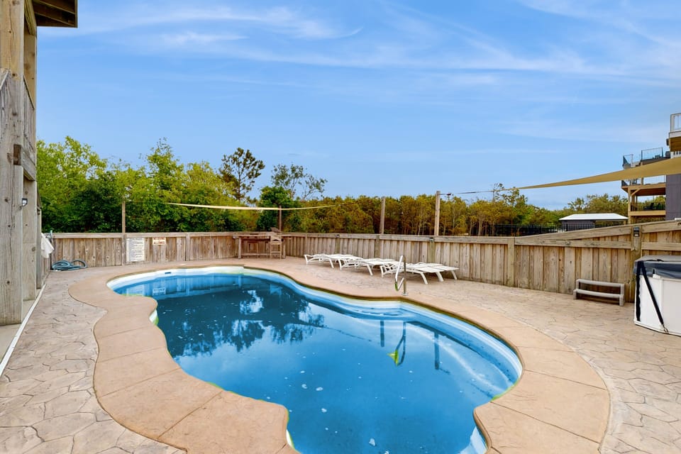 WH515: Another Day at the Beach | Exterior | Pool