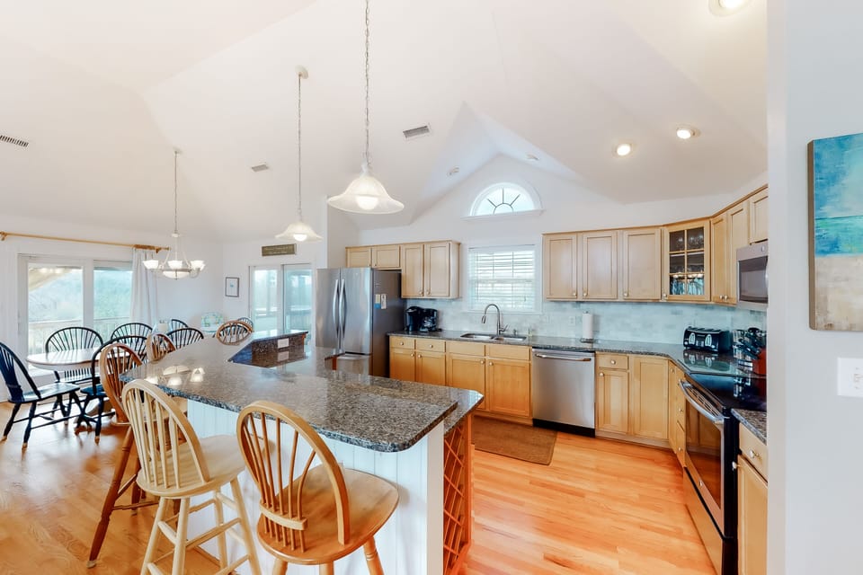WH469: A Dream Come True | Kitchen | Bar seating