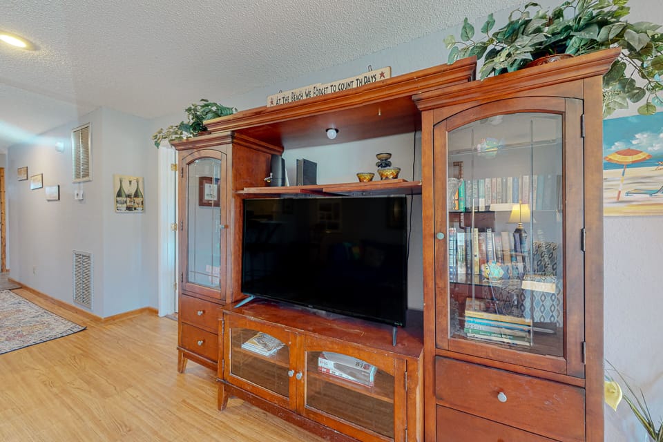 DU013: Flip Flops Inn | Living area