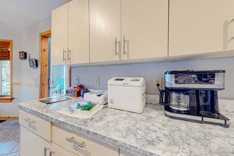DU013: Flip Flops Inn | Kitchen