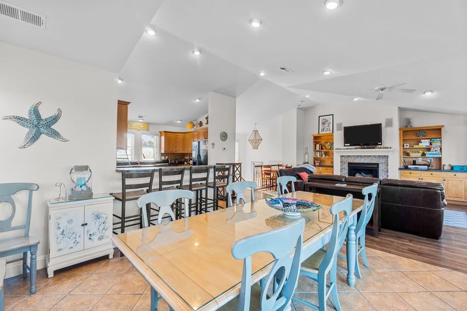 DU226: Old KenDucky Home | Dining Area