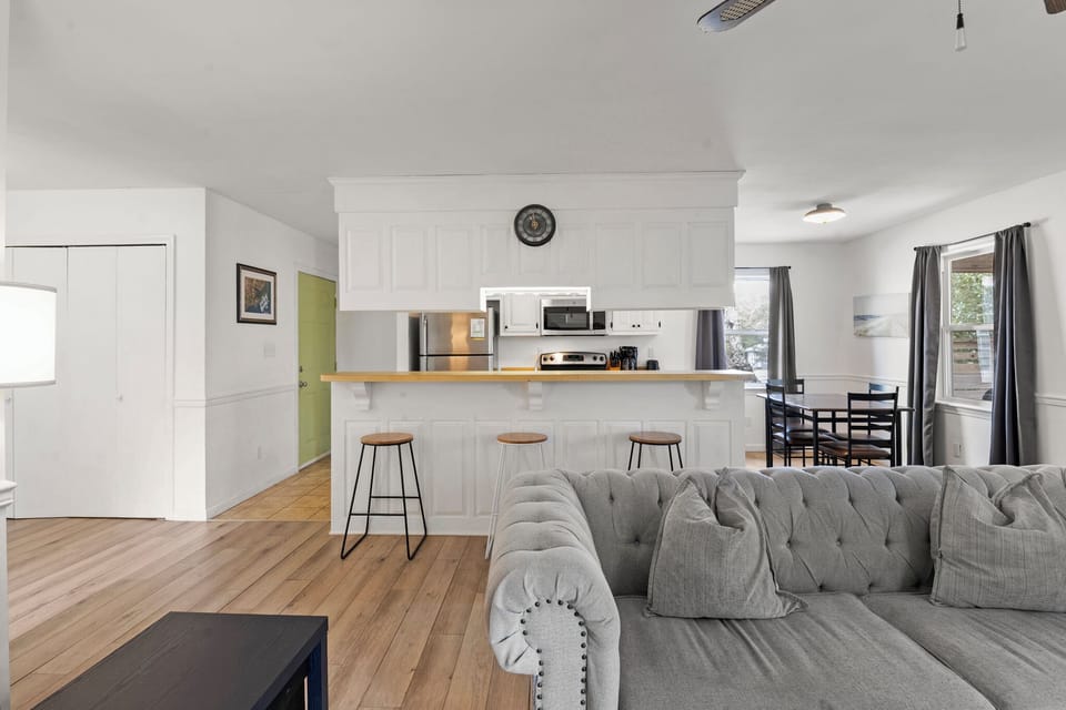 KDN1175: The Flying Dutchman | Living Area