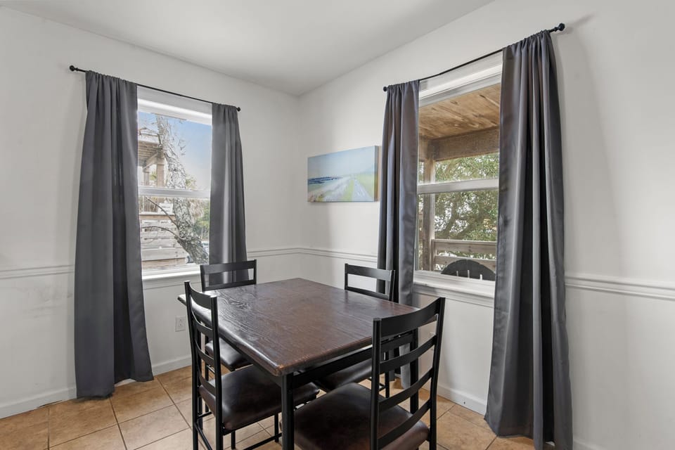 KDN1175: The Flying Dutchman | Dining Area