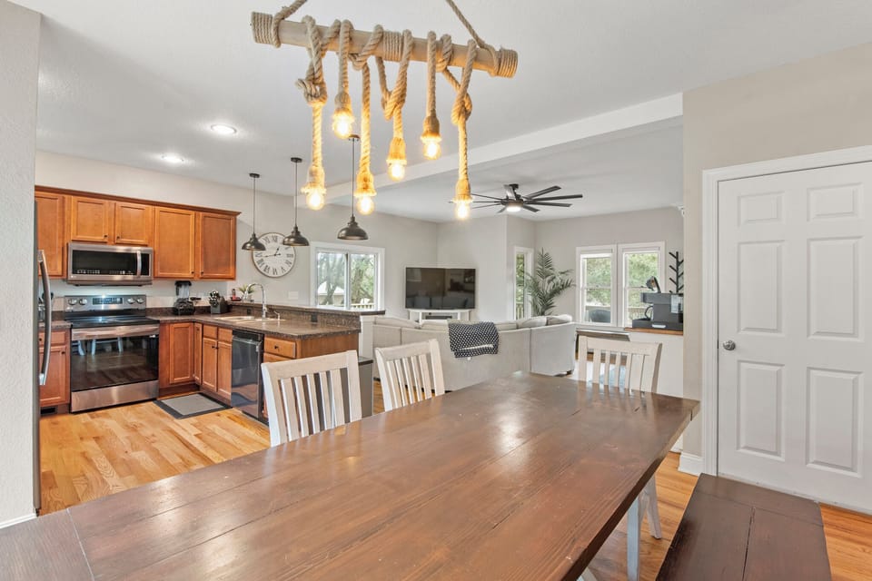 KDS0900: BlueDream | Mid Level Dining Area