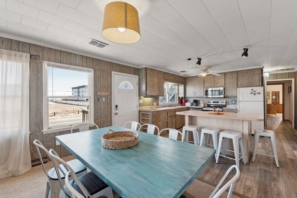 KDN1819: The Duck Walk | Dining Area Into Kitchen