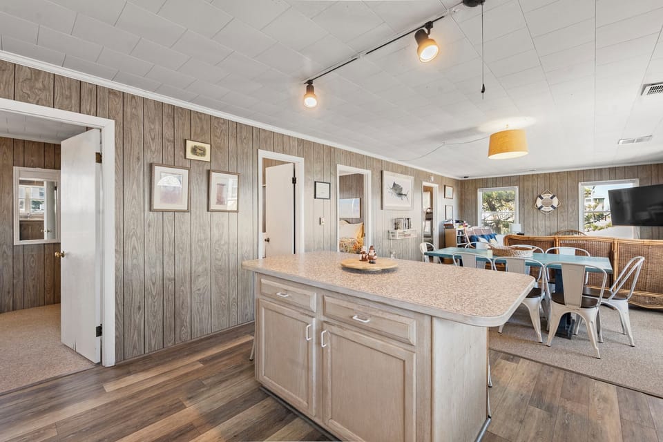 KDN1819: The Duck Walk | Kitchen Into Dining Area