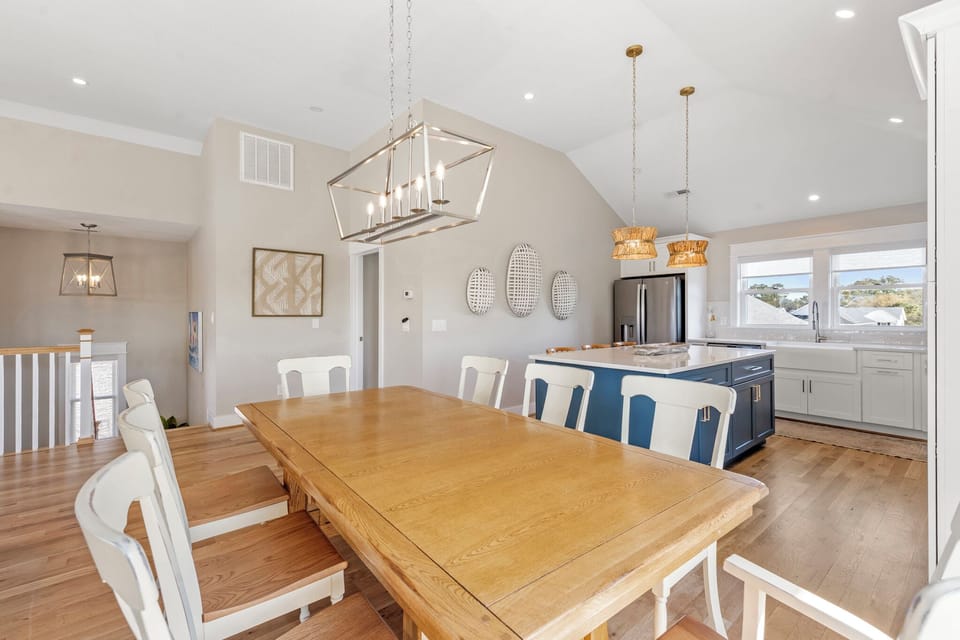 KDN0115: The Blue Marlin | Top Level Dining Area