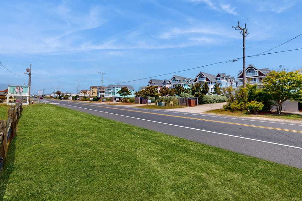 KDS011: Outer Banks Escape | View Towards NC 12