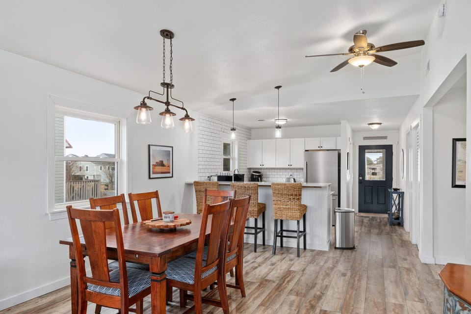CH80: Scout's Cove | Dining Area