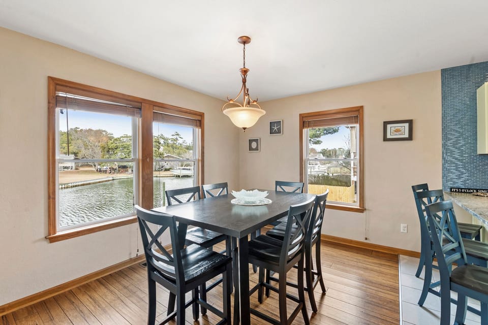 CH73: Coastal Kaleidoscope | Mid Level Dining Area