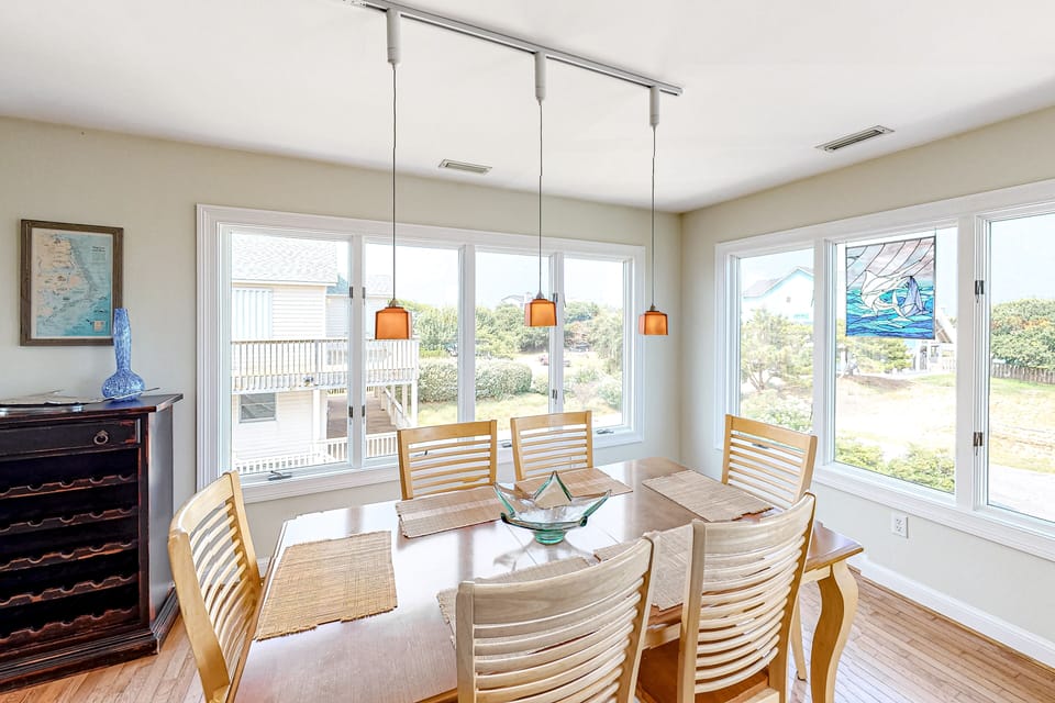 KH3516: Palms Delight | Top Level Dining Area
