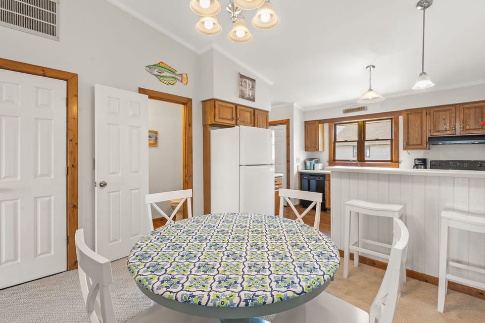 SDBE2: Ocean Views From Every Room | Top Level Dining Area