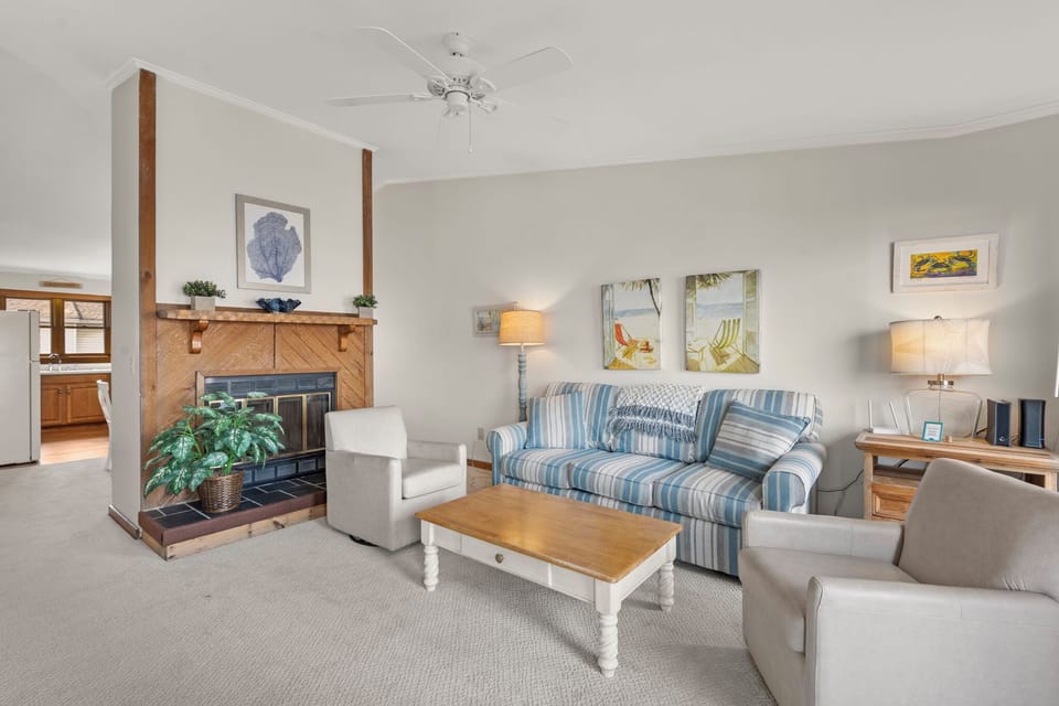 SDBE2: Ocean Views From Every Room | Top Level Living Area