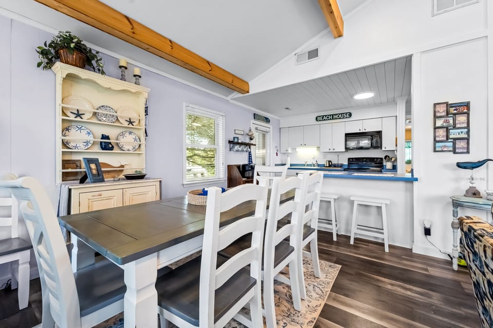 KH2970: Ocean Breeze N Tees | Dining Area