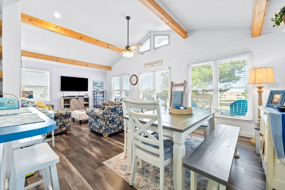 KH2970: Ocean Breeze N Tees | Dining Area
