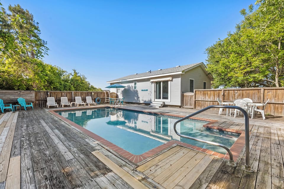 KH2970: Ocean Breeze N Tees | Exterior w/ Private Pool