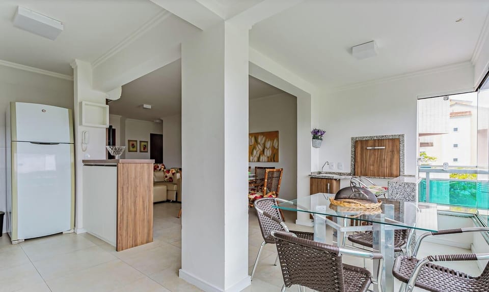 Basic Apartment | Dining
