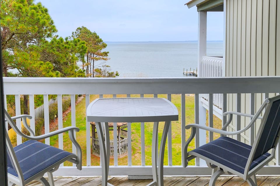 RS301: Song of the Sound | Private Waterfront Balcony