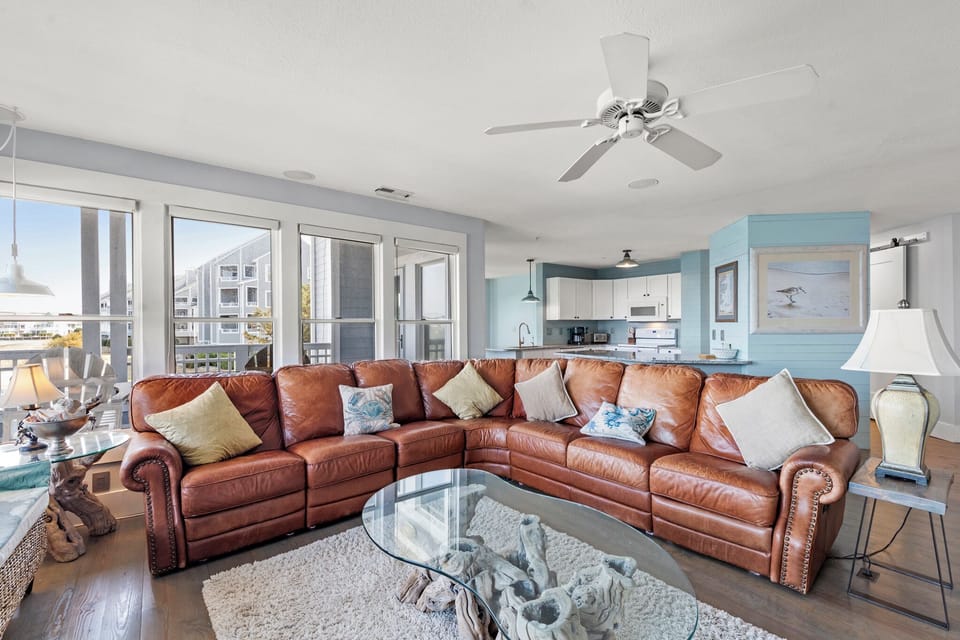 PC1212: Pirates Cove Retreat | Living Area