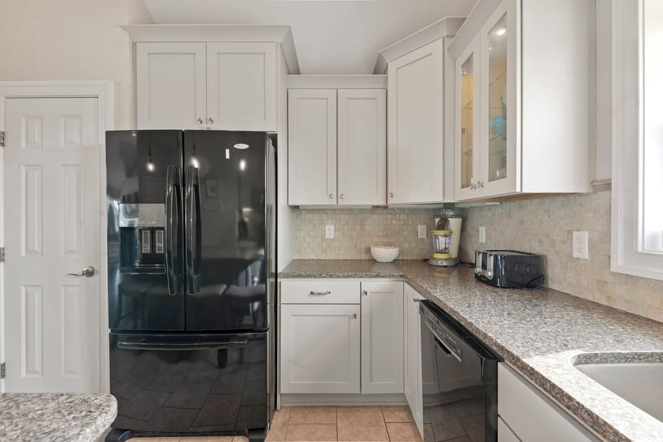 NH0906: Sweet Retreat in Nags Head | Top Level Kitchen