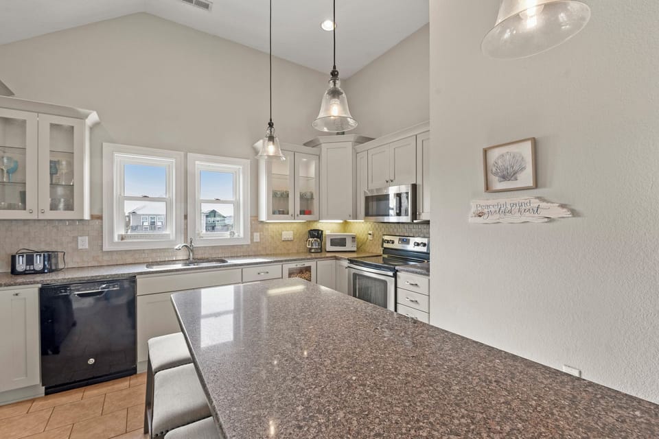 NH0906: Sweet Retreat in Nags Head | Top Level Kitchen