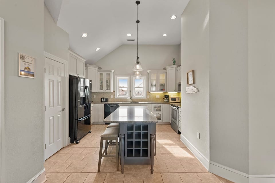 NH0906: Sweet Retreat in Nags Head | Top Level Kitchen