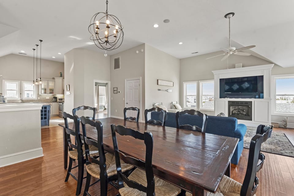 NH0906: Sweet Retreat in Nags Head | Top Level Dining Area