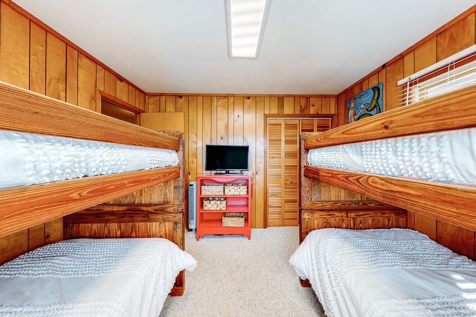 NHCG10: Dockside Landing | Bunk Bed Room