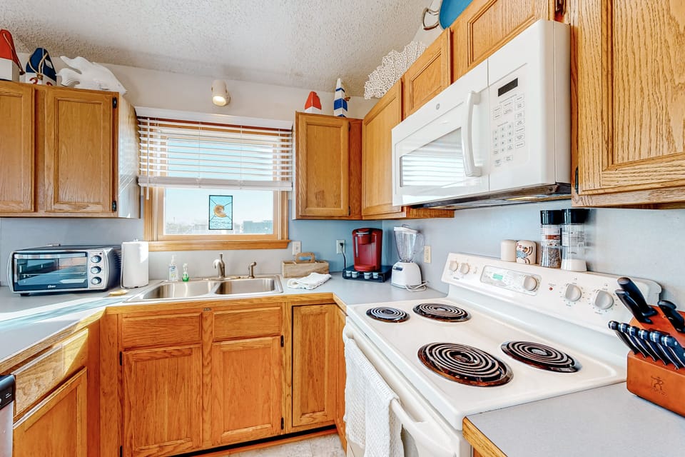 NHCG10: Dockside Landing | Kitchen