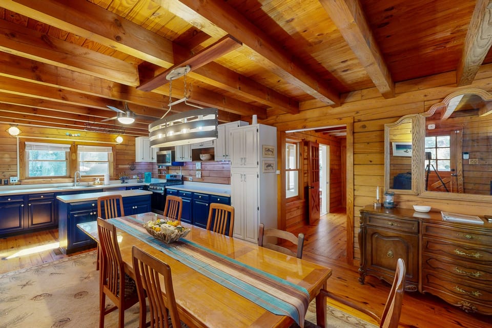 NR1362: The Log Inn | Dining area | Kitchen area