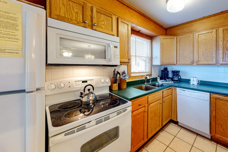 SN4922: Blissful Beach House | Kitchen
