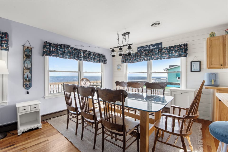 SN3119: OBX Oceanfront Cozy Cottage | Dining Area