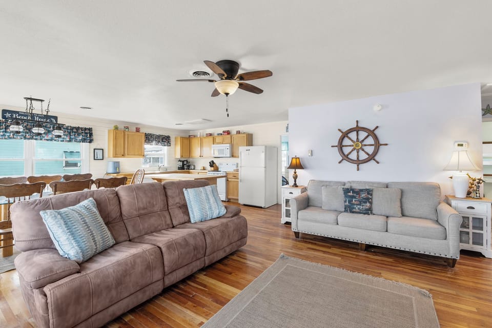 SN3119: OBX Oceanfront Cozy Cottage | Living Area