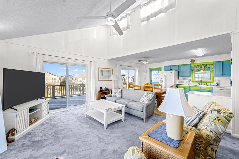 SN1317: Outer Banks Beachfront Bungalow | Living Area
