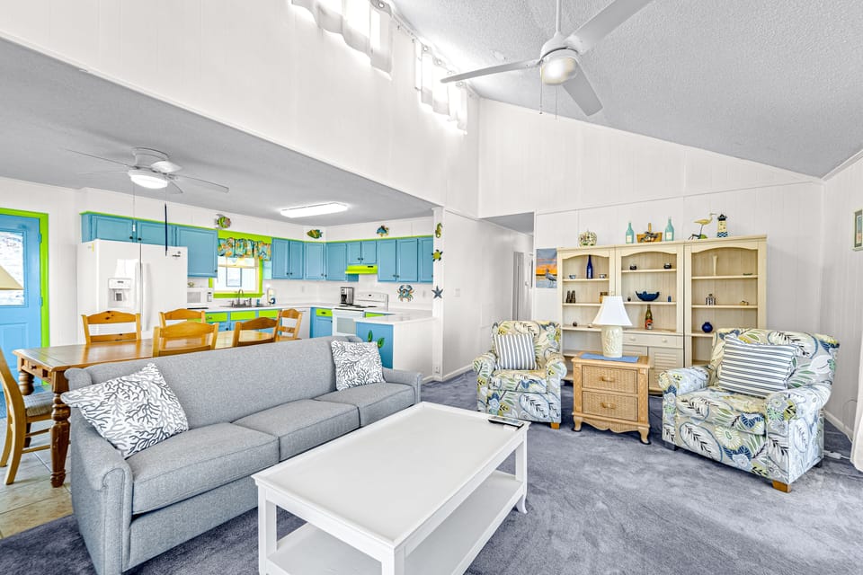 SN1317: Outer Banks Beachfront Bungalow | Living Area