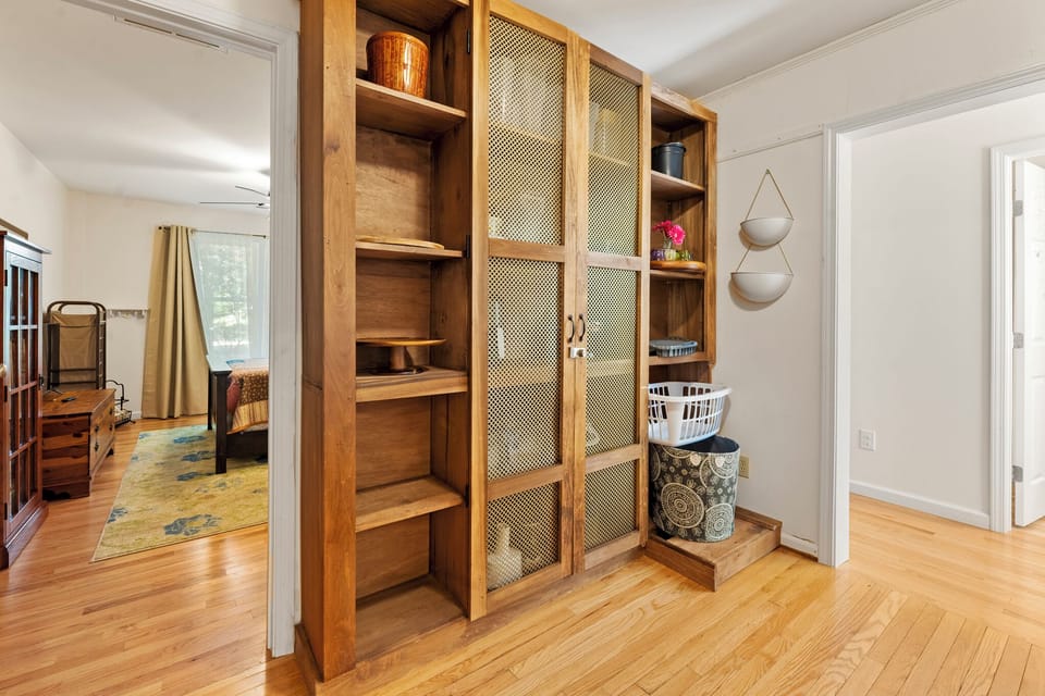 SH59: Retreat at Turtle Pond | Pantry And Laundry