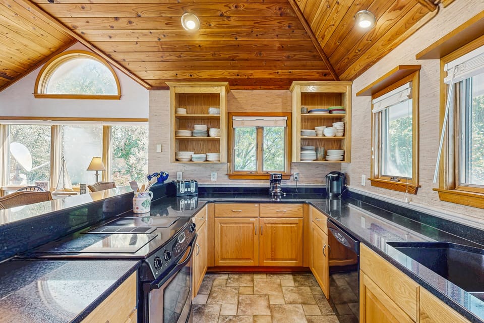 SH310: Head in the Sand (formerly Ducks Nest) | Kitchen