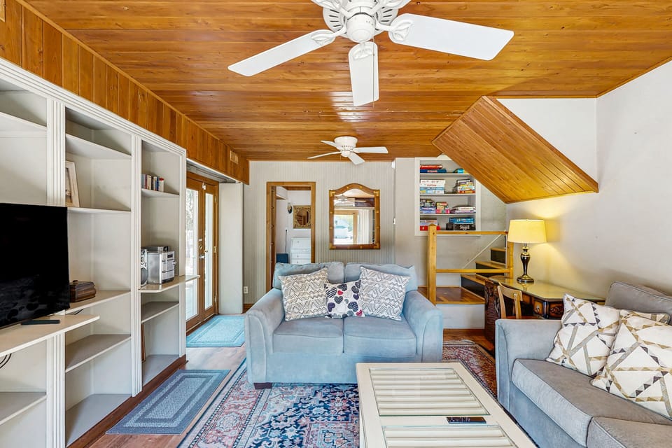 SH310: Head in the Sand (formerly Ducks Nest) | Living area