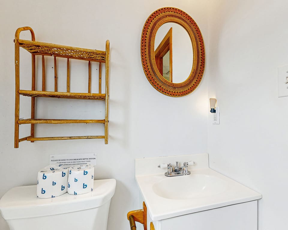 SH118: Bel Isle | Bathroom