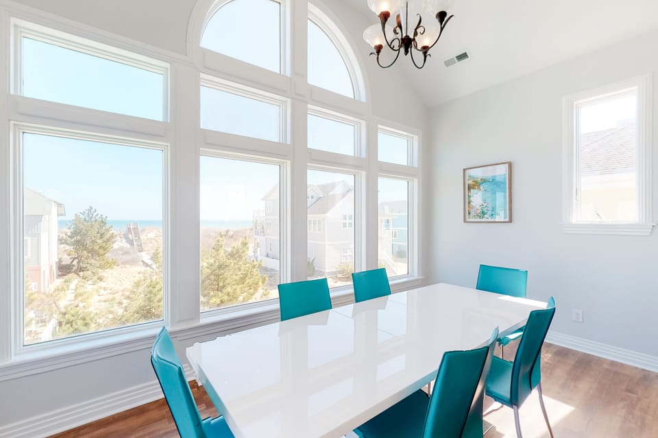 BU77: After Dune Delight | Kitchen dining area
