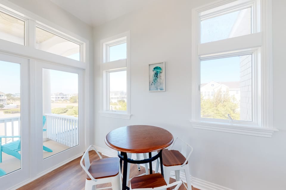 BU77: After Dune Delight | Dining area